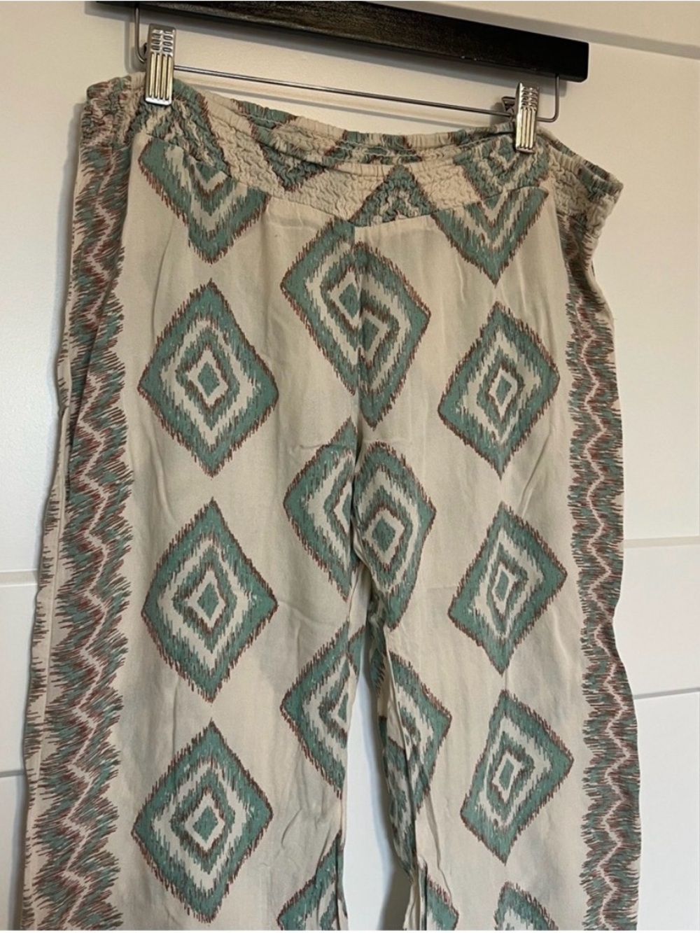 Billabong Cream Wide-Leg Pants with Green Geometric Print - Picture 3 of 7